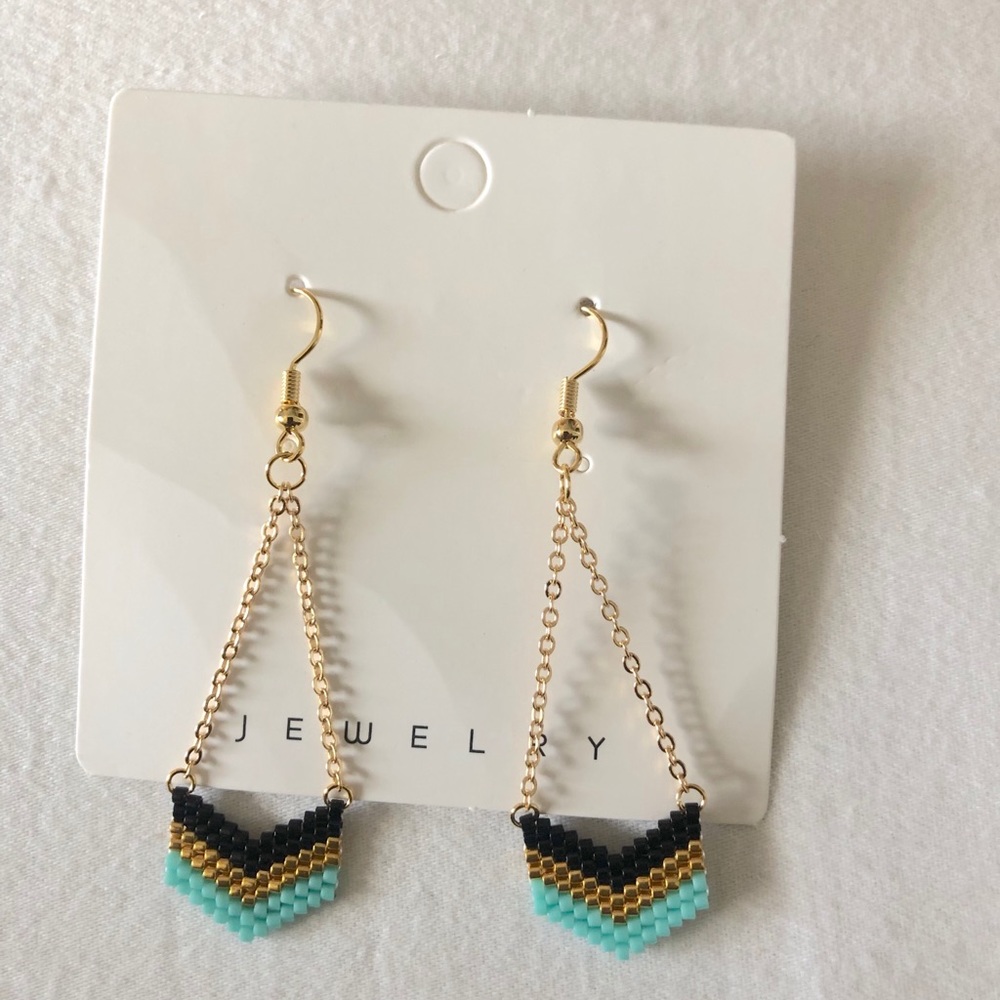 Earrings chevron with gold.